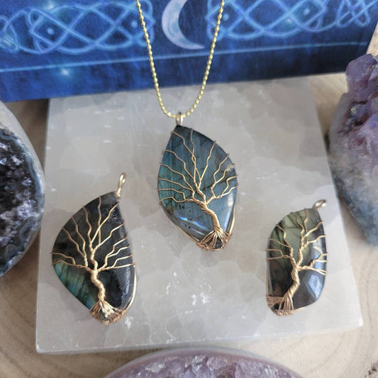 labradorite pendant necklace cabochon crystal healing tree of life natural flashy stone witchy jewellery