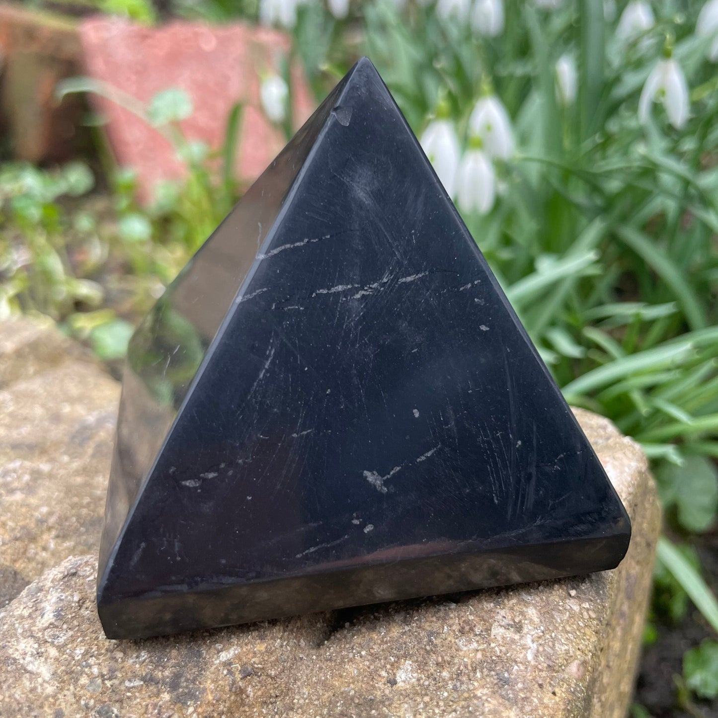 Shungite Pyramid Crystal Healing Natural Stone Orgone Decor EMF Protection Energy Generator