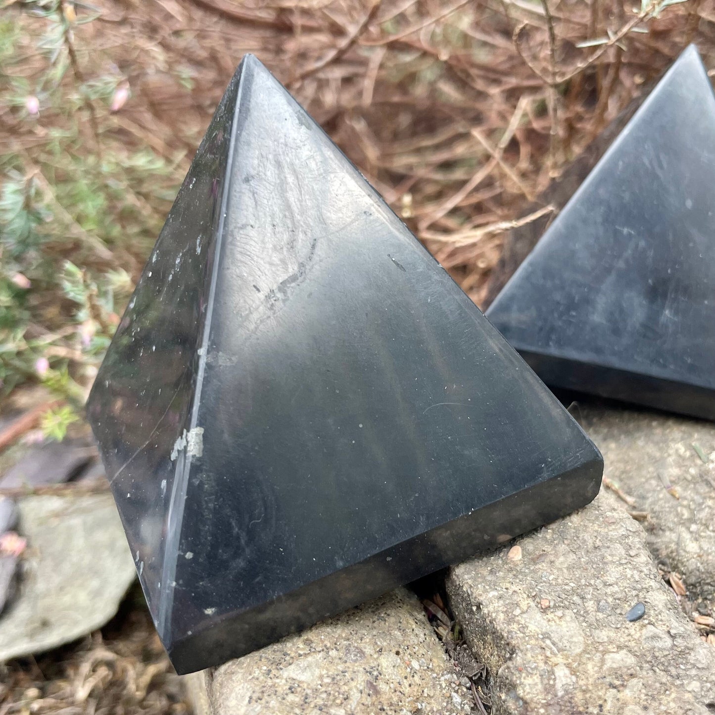 Shungite Pyramid Crystal Healing Natural Stone Orgone Decor EMF Protection Energy Generator